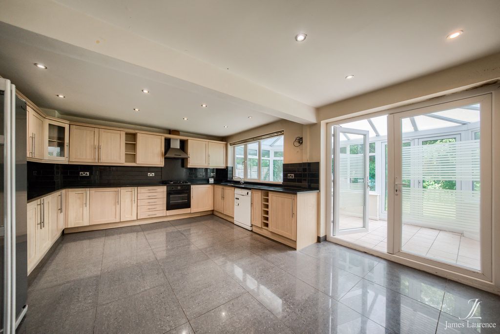 Property photo 2 of 17 Xt5A3992-Hdr(3)