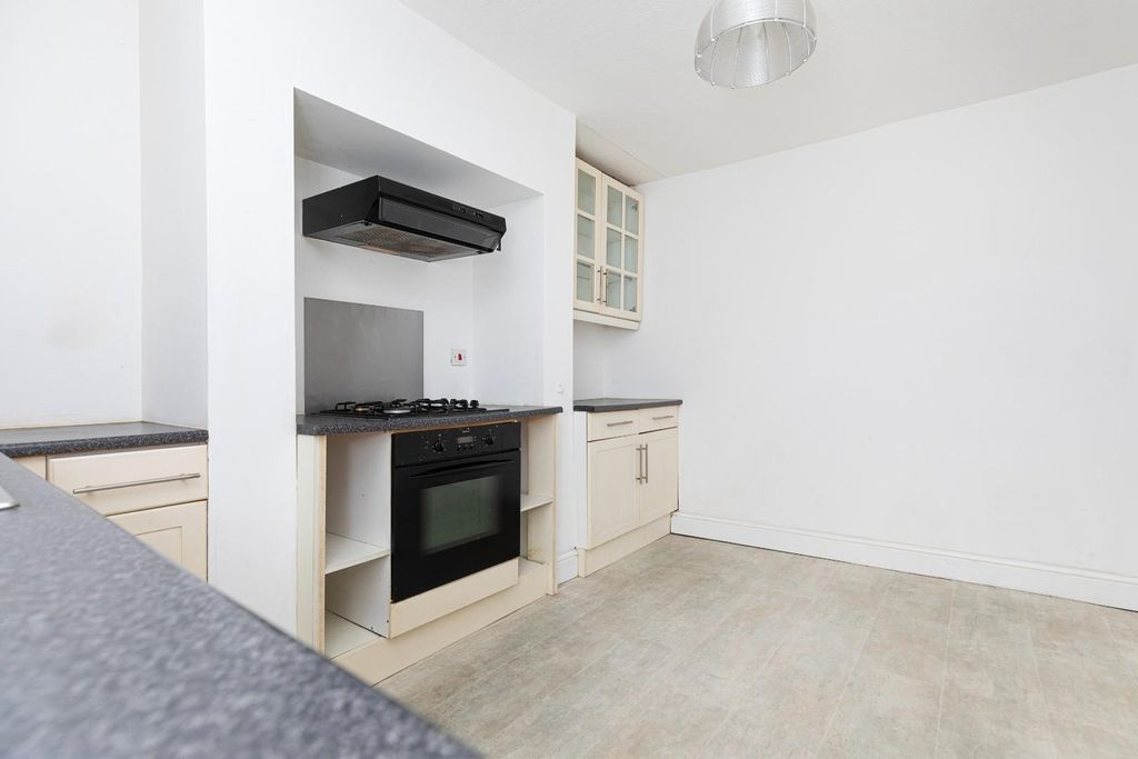 Property photo 2 of 19 Kitchen