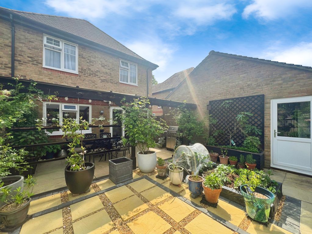 Property photo 3 of 24 Garden..