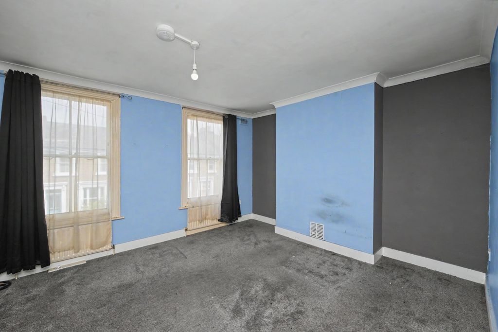 Property photo 2 of 8 15B St Stephens Grove, Lewisham, London, Se13 5Aj