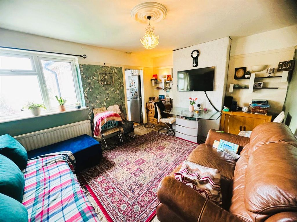 Property photo 2 of 7 Lounge