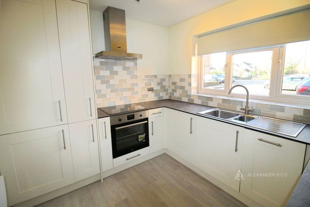 Property photo 3 of 6 Kitchen