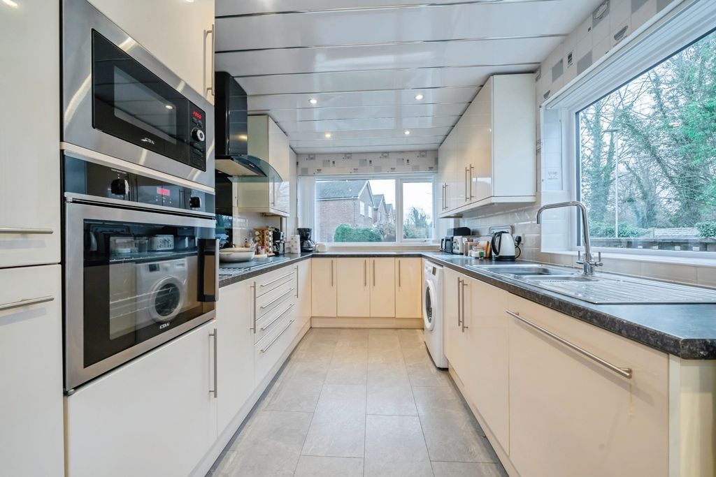 Property photo 2 of 16 Kitchen