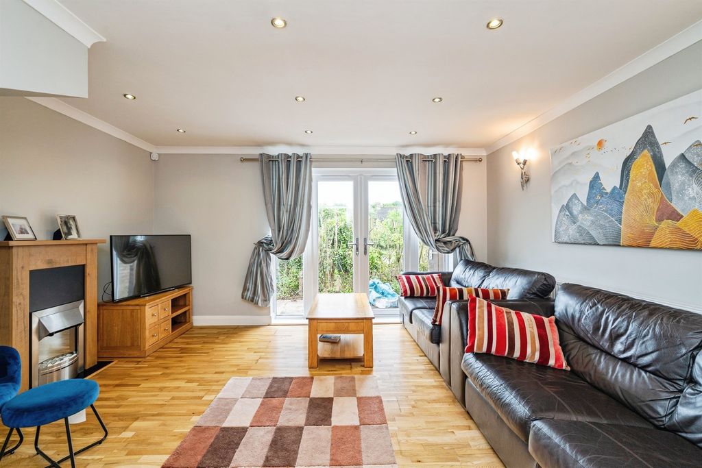Property photo 2 of 16