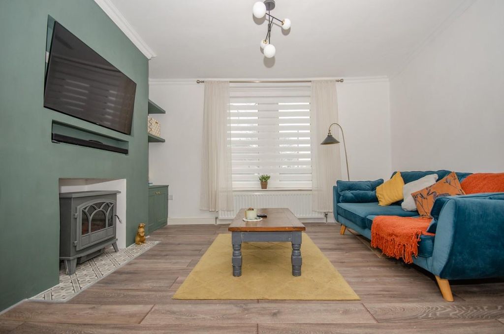 Property photo 2 of 20 Lounge.Jpg