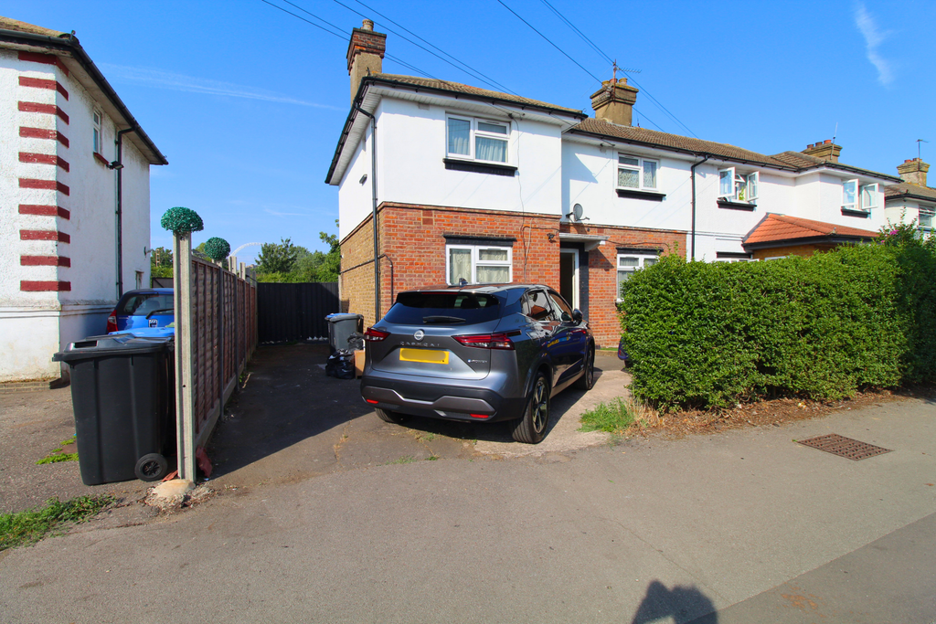 Property photo 1 of 12 4 Bed Semi Detached House