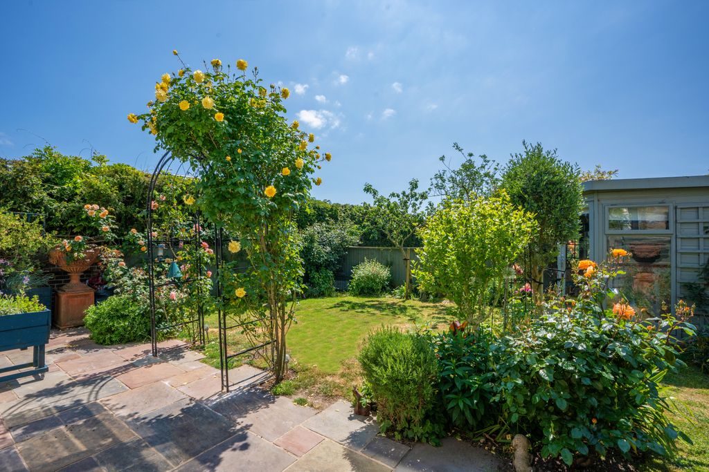 Property photo 3 of 23 Holly Hill House