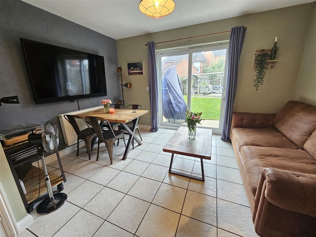 Property photo 3 of 11 Family Room.Jpg