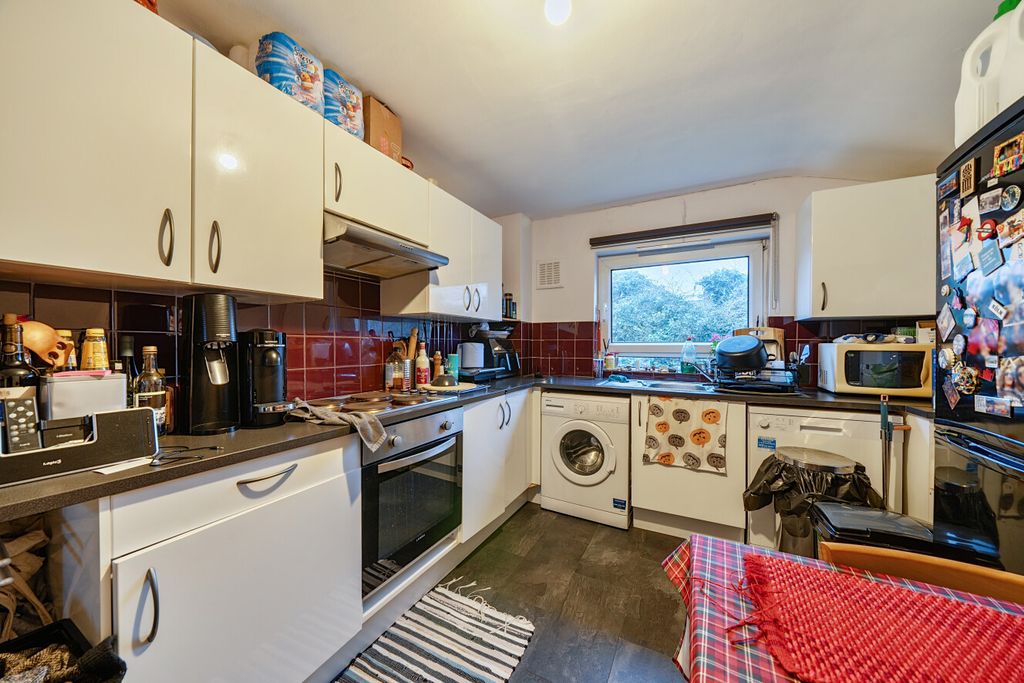 Property photo 1 of 12 1417231-1-69973Ea...