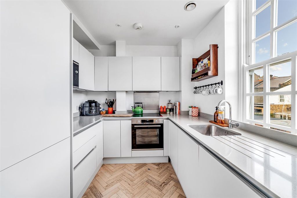 Property photo 2 of 12 6 Alexandra House-6.Jpg