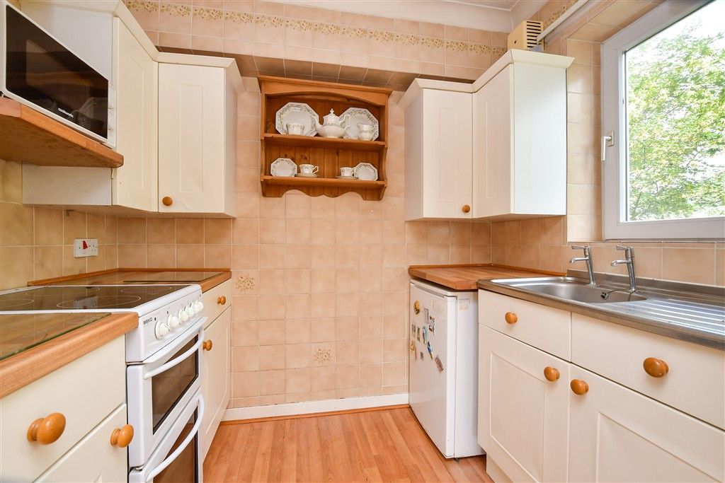 Property photo 2 of 11 Kitchen