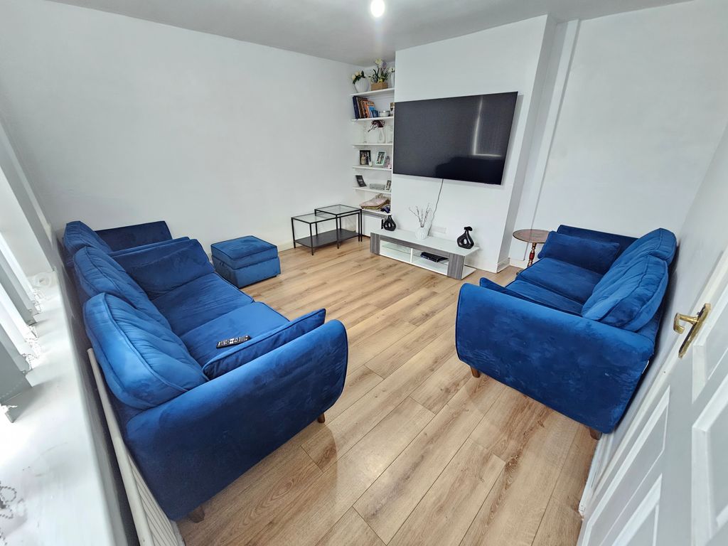 Property photo 3 of 26 20251118_131444