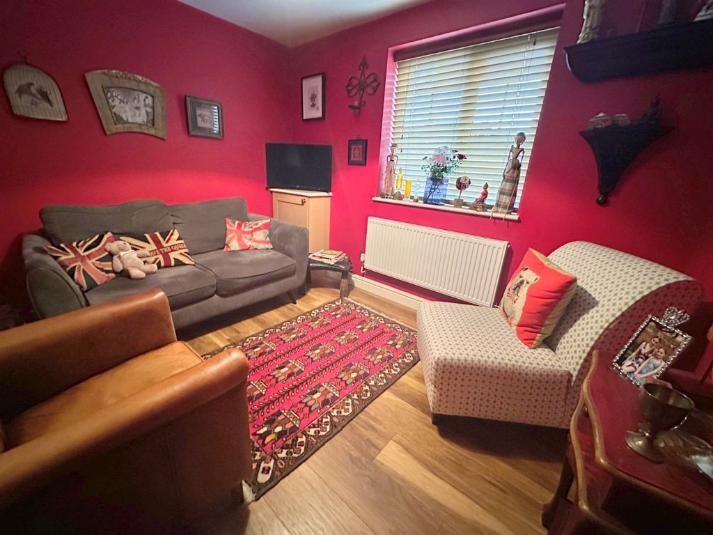 Property photo 3 of 10 Living Room