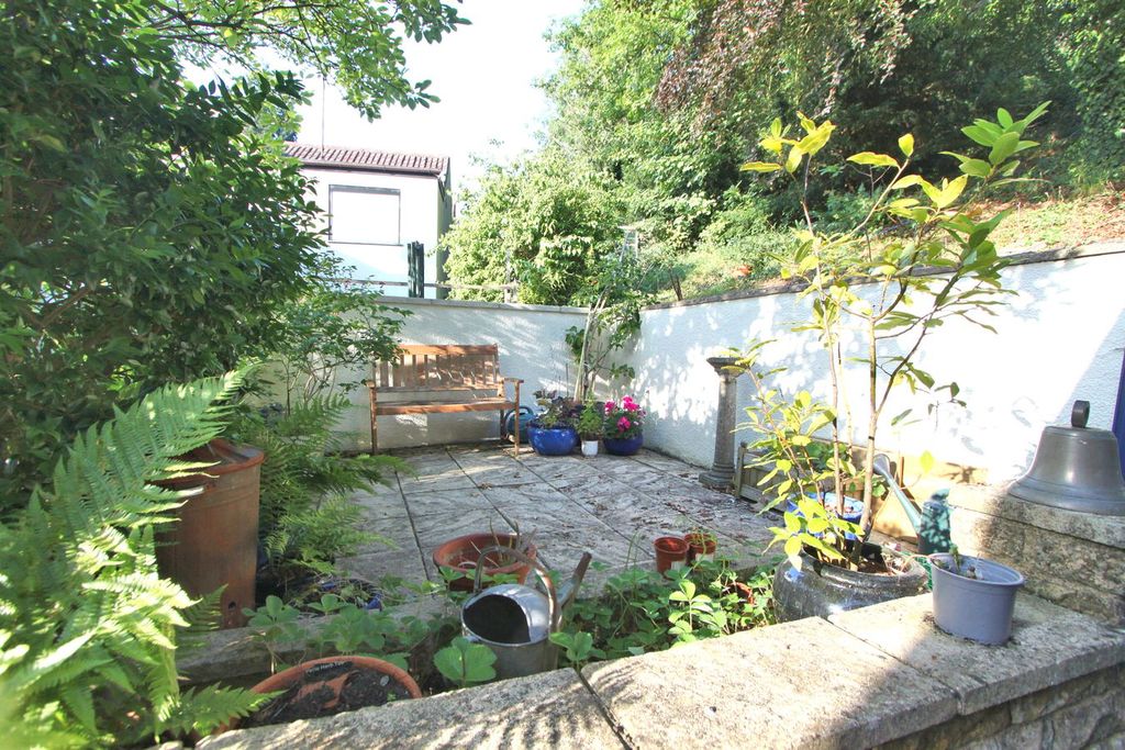 Property photo 3 of 18