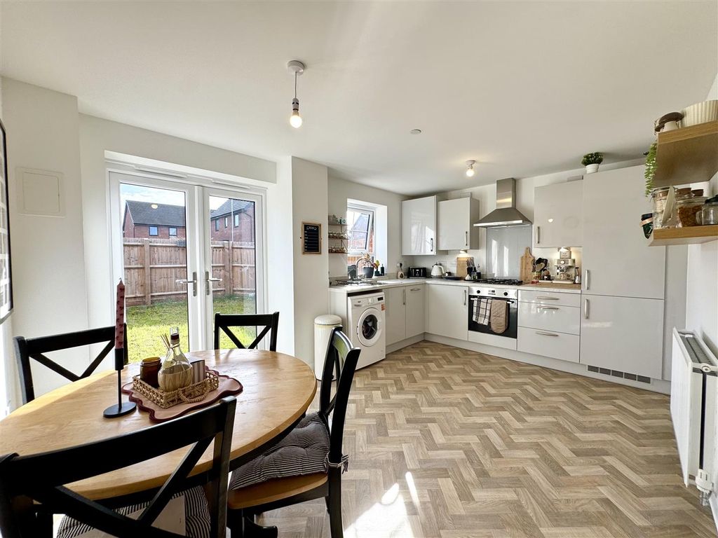 Property photo 3 of 19 Kitchen/Dining Room