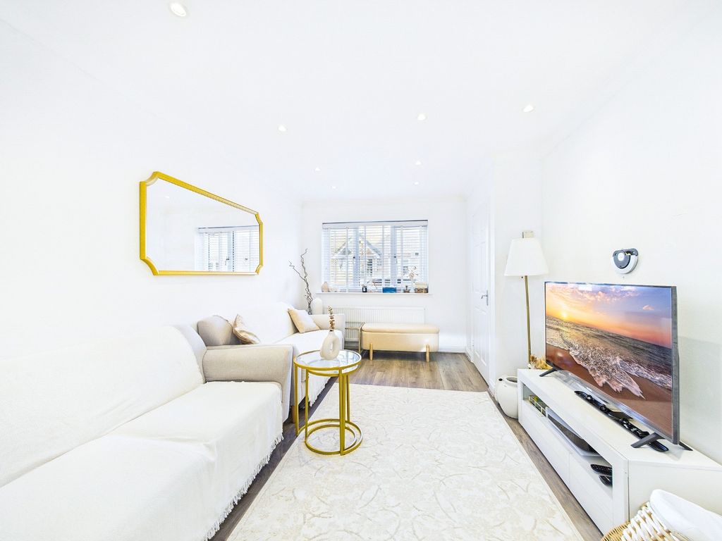 Property photo 3 of 17 4688155