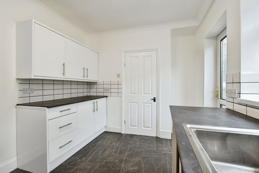 Property photo 3 of 16 Photo