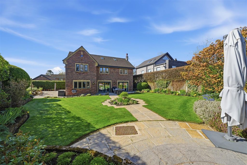 Property photo 2 of 46 Gardens &amp; Grounds