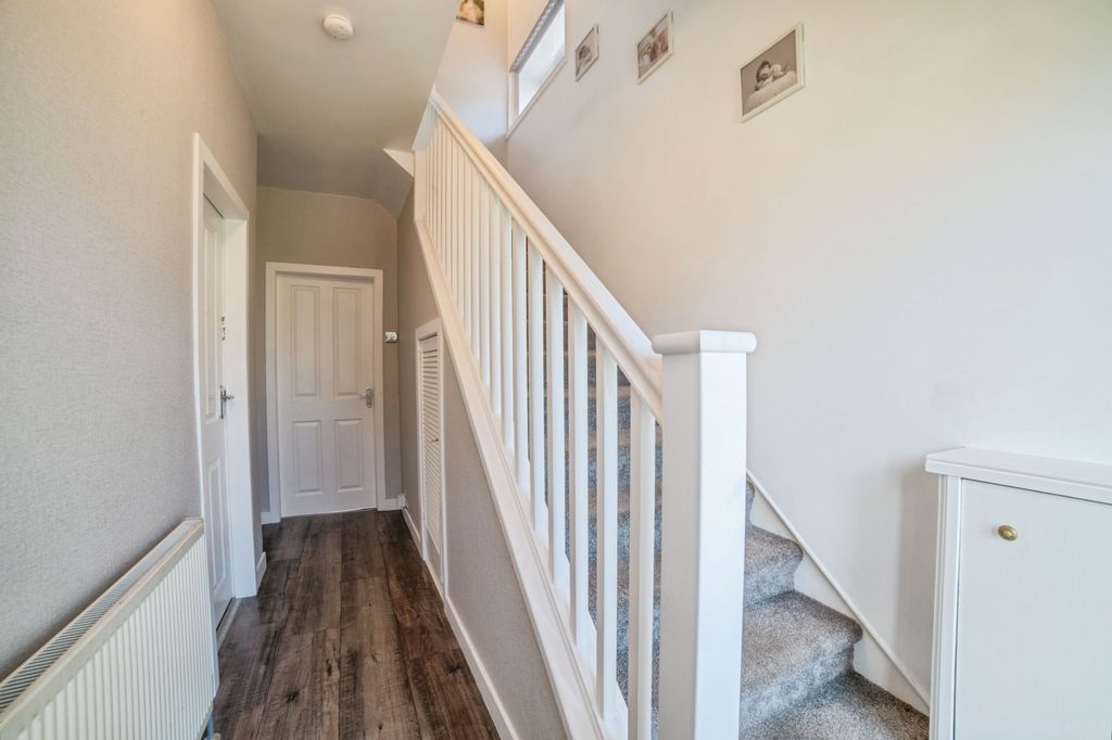 Property photo 2 of 15 Hallway
