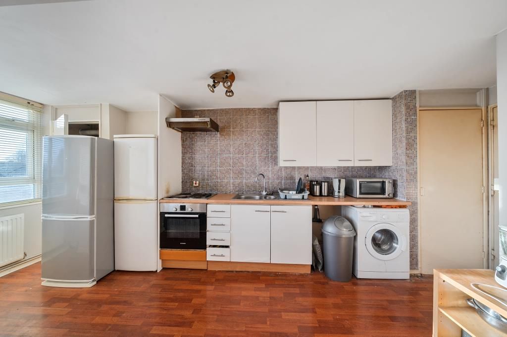 Property photo 2 of 11 Kitchen