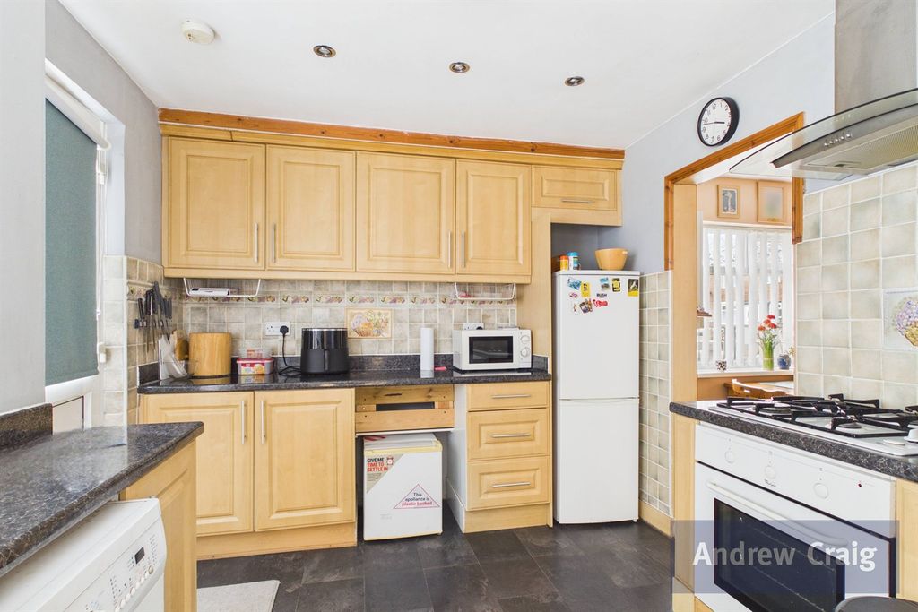 Property photo 3 of 13 Kitchen