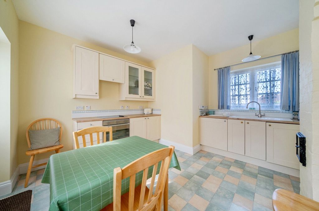 Property photo 3 of 13 Kitchen/Breakfast Rm