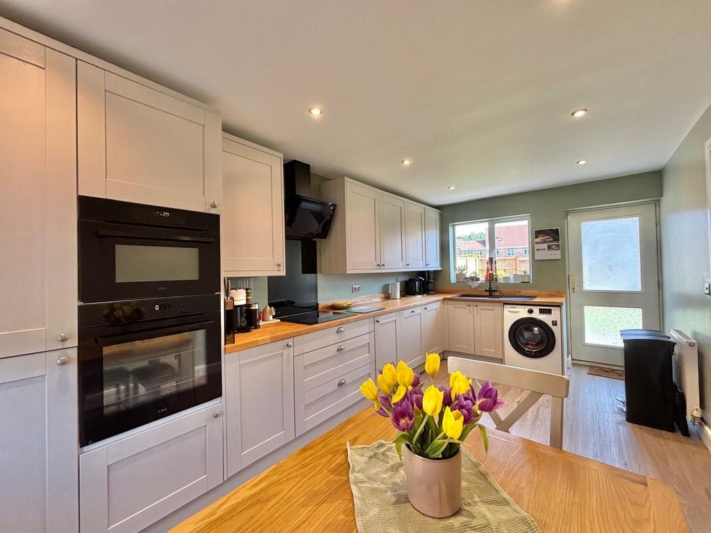 Property photo 2 of 19 Kitchen Aspect One