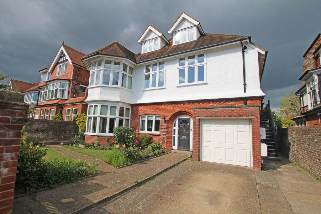 Property photo 1 of 27