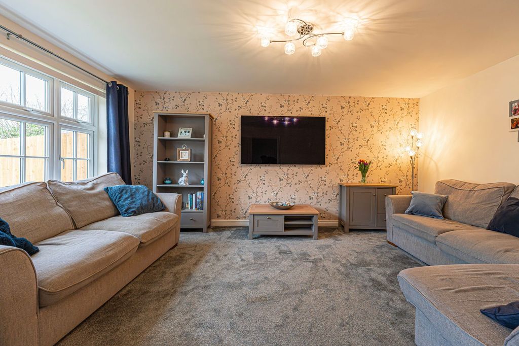 Property photo 3 of 47