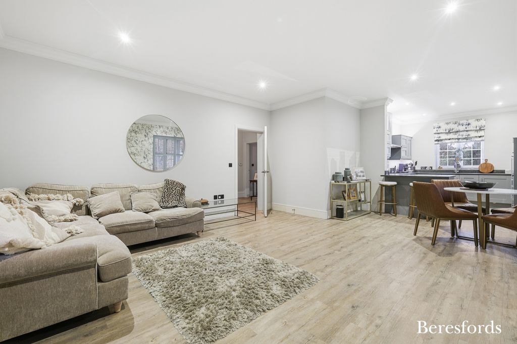 Property photo 2 of 11 Kitchen/Living