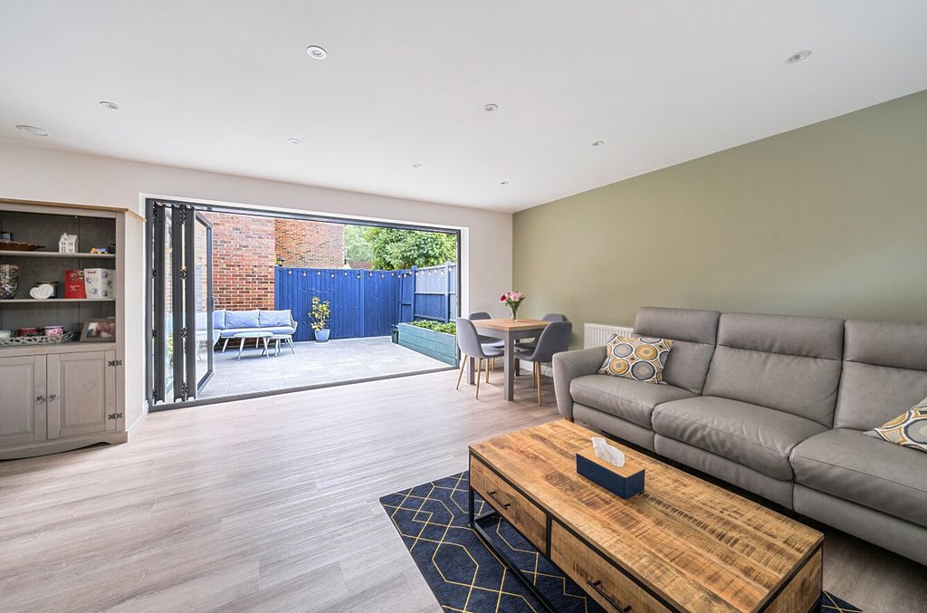 Property photo 2 of 20 1343637-12-68A5E5...