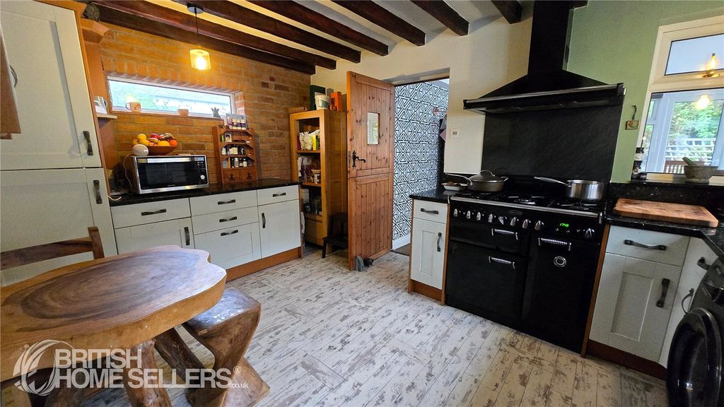 Property photo 3 of 16 Picture No. 10