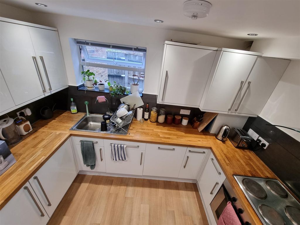Property photo 1 of 8 Flat A, 26 Kingsmead Kitchen.Jpg