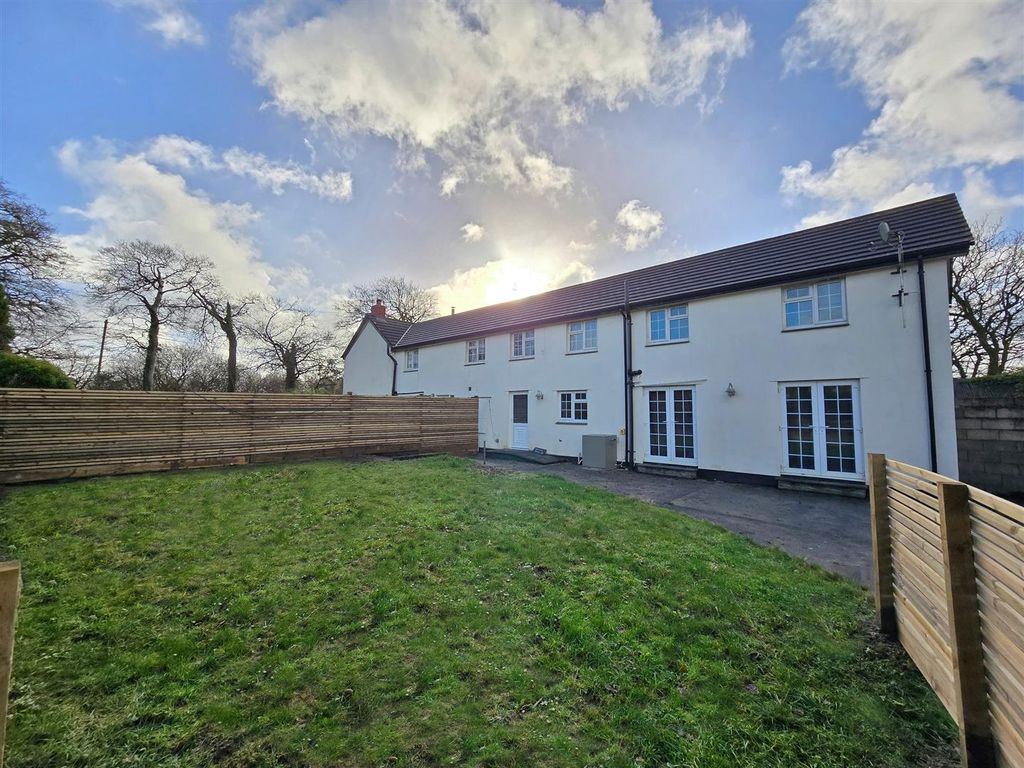 Property photo 1 of 23 Front Garden 1.Jpg