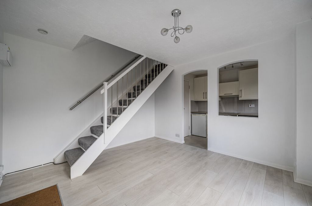 Property photo 2 of 23 1374115-9-6903B39...