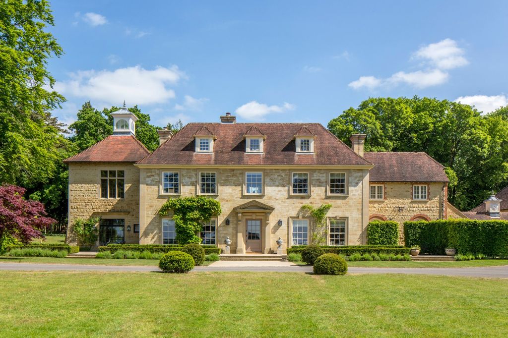 Property photo 2 of 22 Medstead Grange