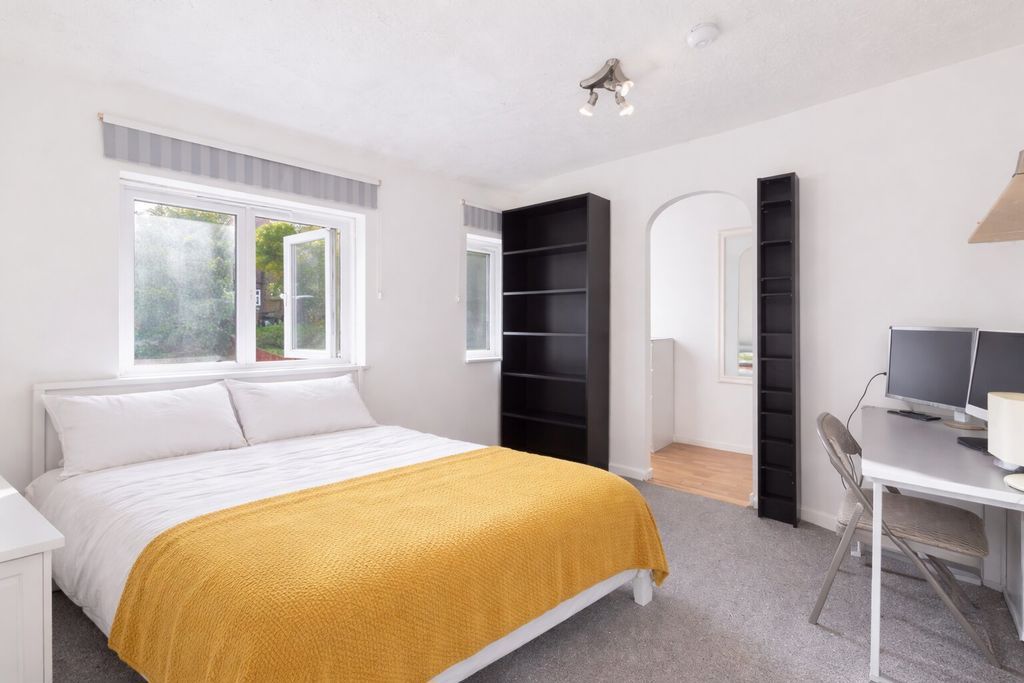 Property photo 3 of 11 Photo 20