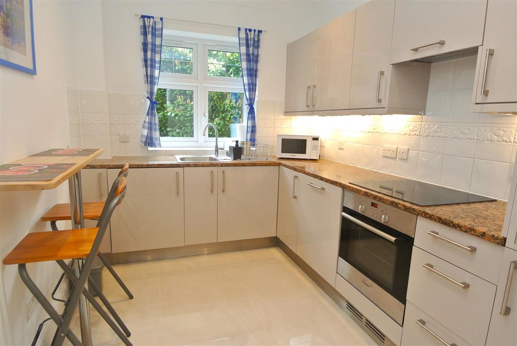 Property photo 2 of 10 Kitchen.Jpg