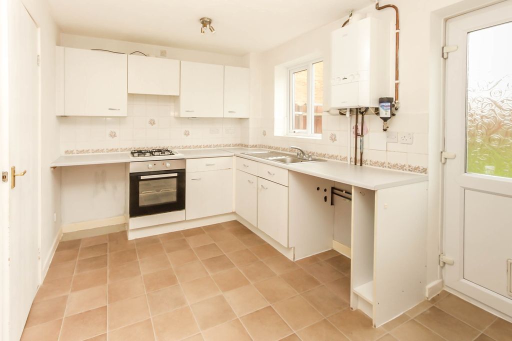 Property photo 3 of 7 Kitchen