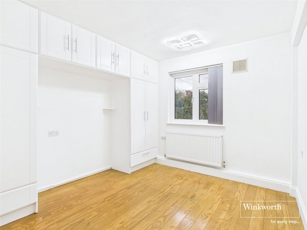 Property photo 3 of 8 Bedroom