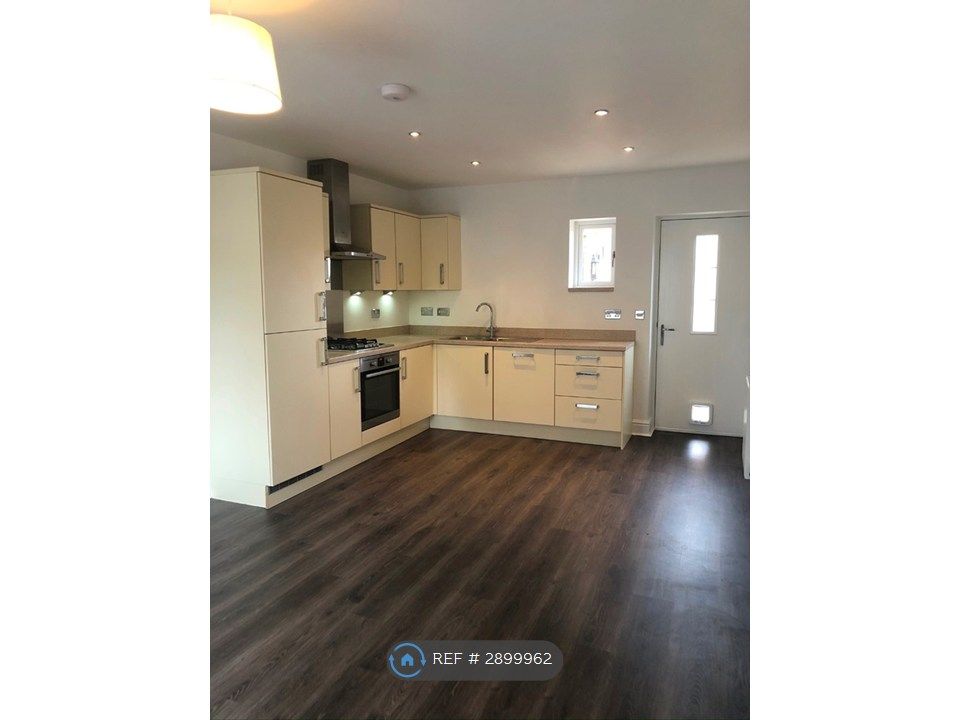 Property photo 3 of 19 Kitchen/Living Room