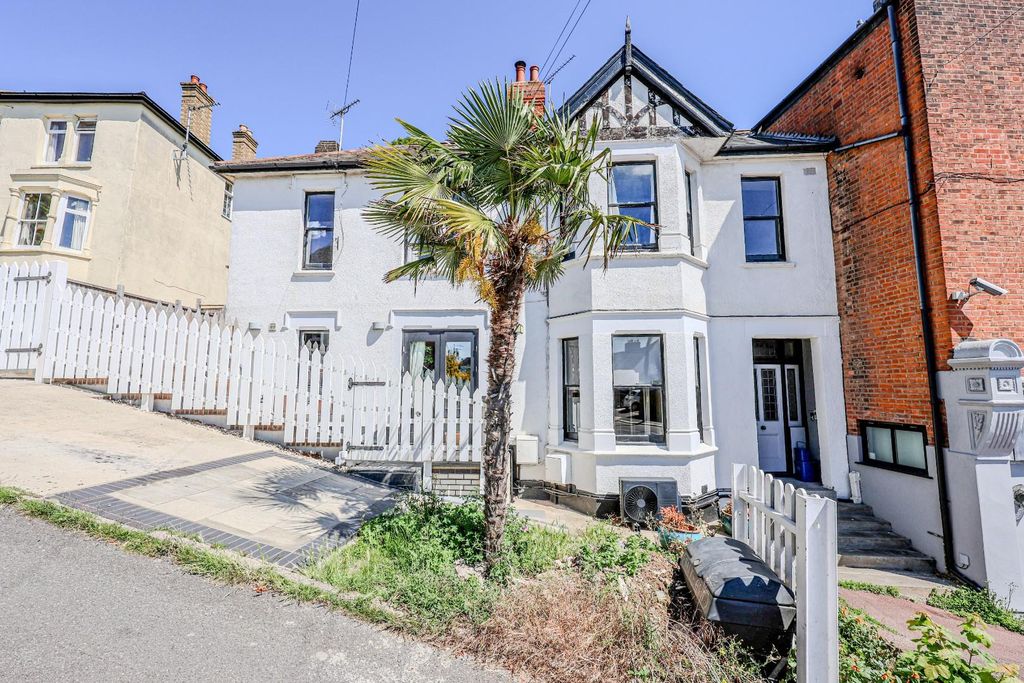 Property photo 1 of 20