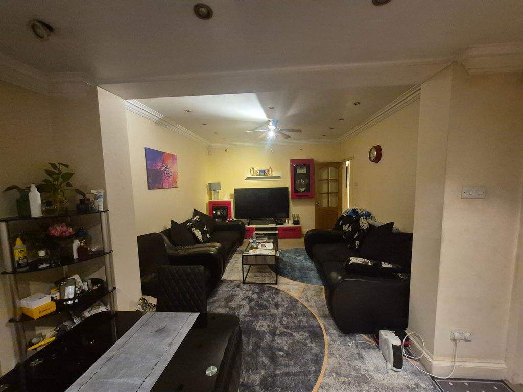 Property photo 3 of 8