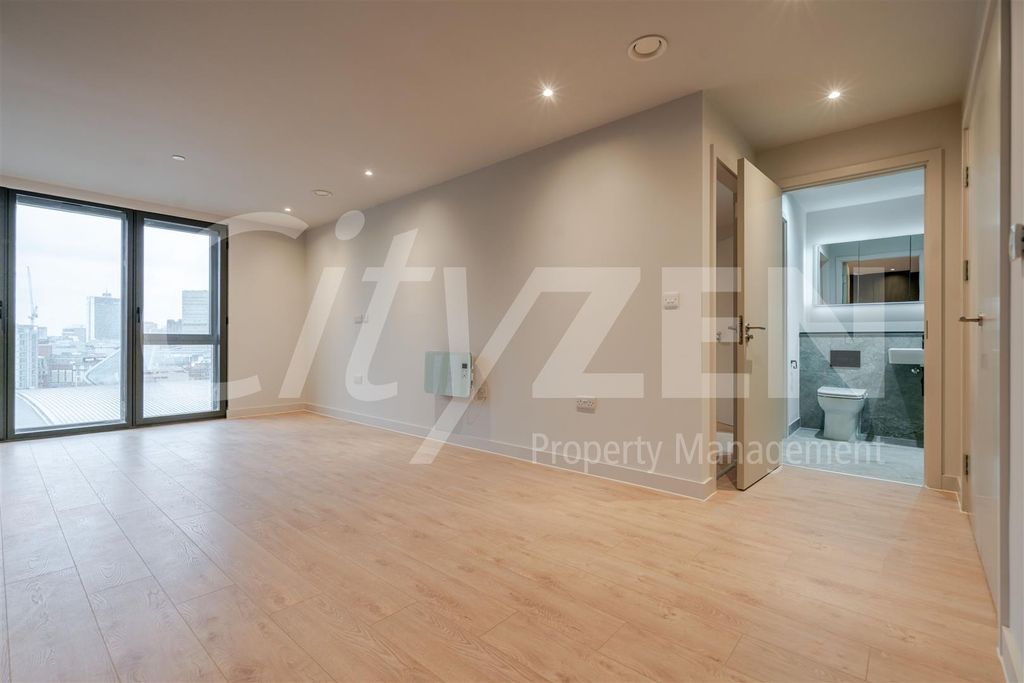 Property photo 2 of 18 Reception