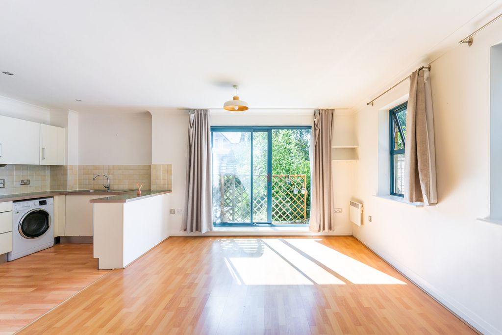 Property photo 2 of 10 Mba04105