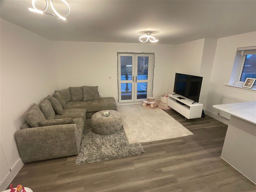 Property photo 2 of 8 Lounge