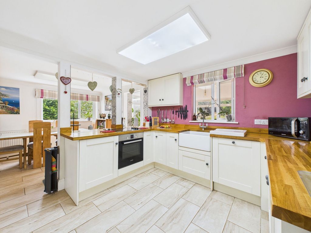 Property photo 2 of 33