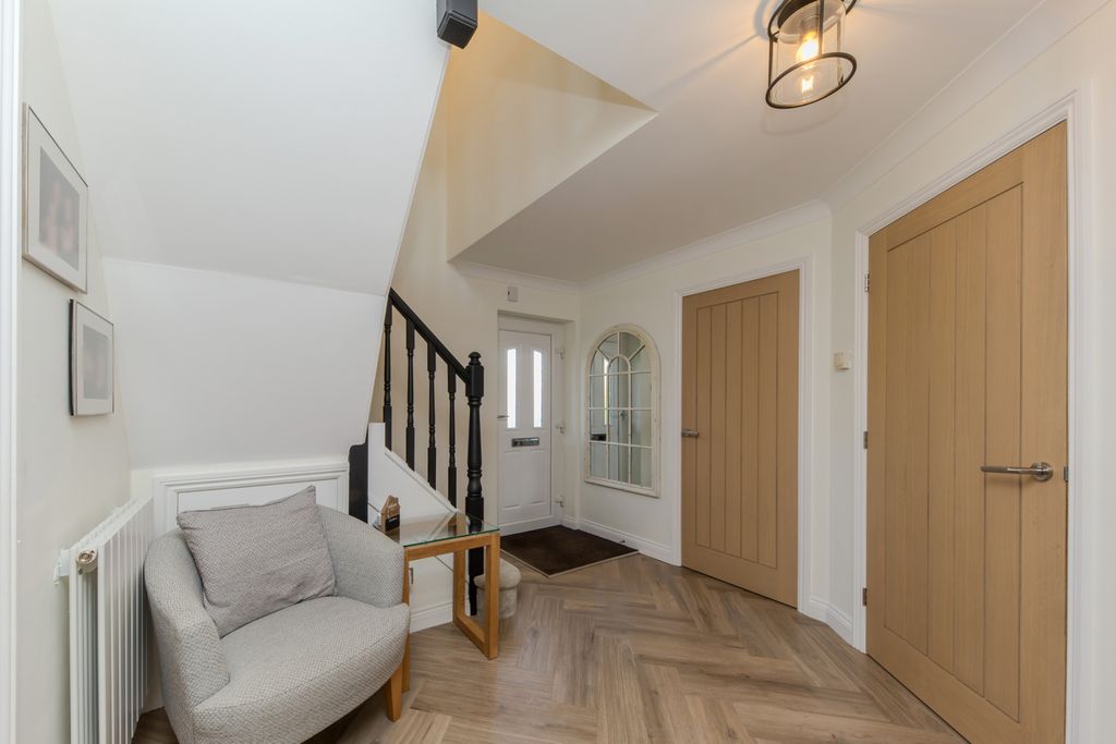 Property photo 2 of 25