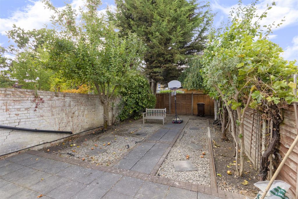Property photo 3 of 12 West Facing Garden