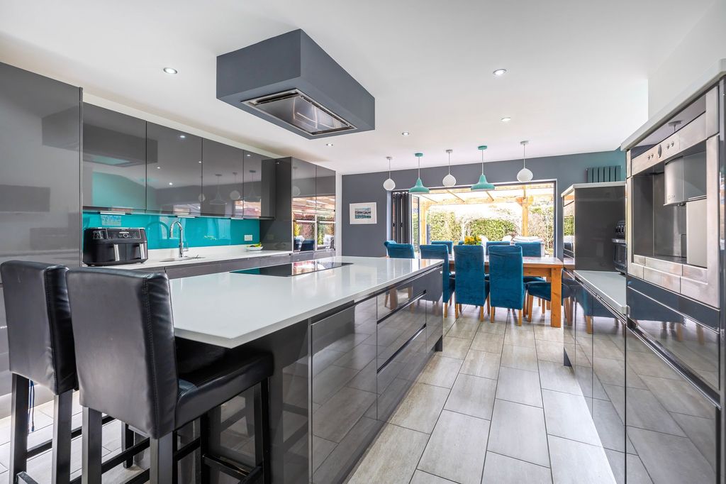 Property photo 3 of 21